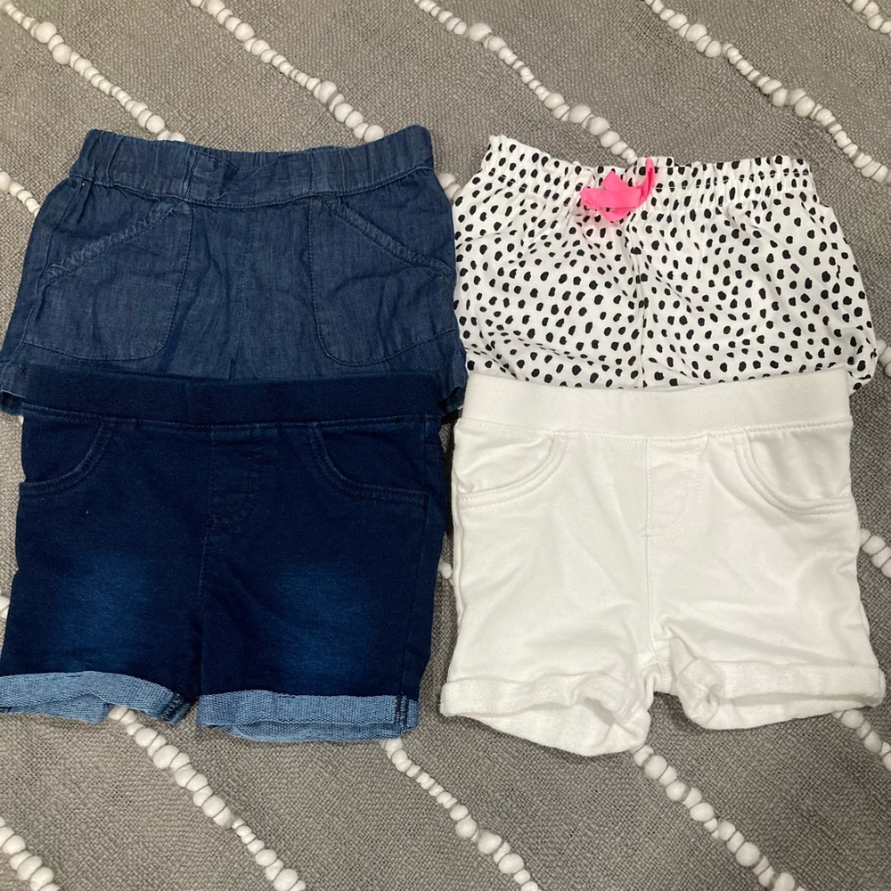 4 pairs of shorts size 18 months